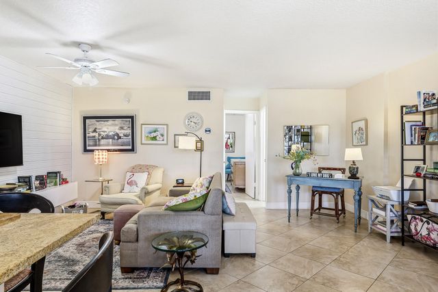 109 Paradise Harbour Boulevard 203, North Palm Beach, FL 33408