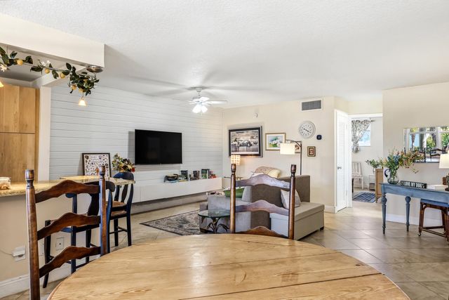 109 Paradise Harbour Boulevard 203, North Palm Beach, FL 33408