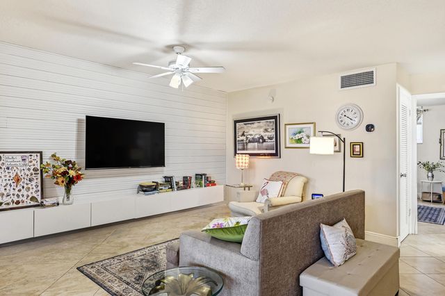 109 Paradise Harbour Boulevard 203, North Palm Beach, FL 33408