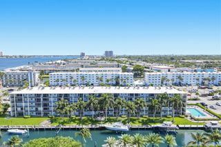 109 Paradise Harbour Boulevard 203, North Palm Beach, FL 33408