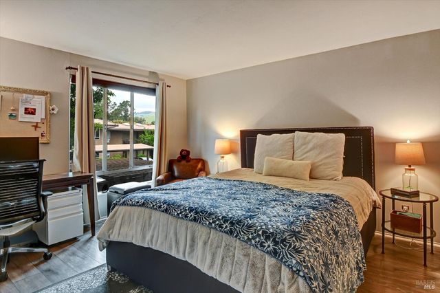 60 Surrey Ln, San Rafael, CA 94903