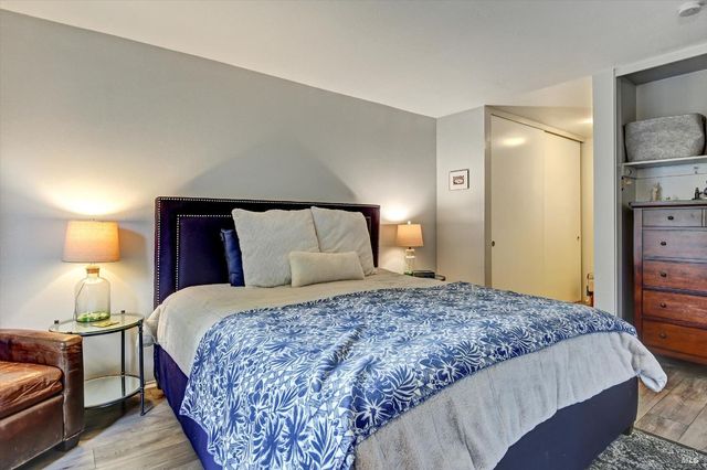 60 Surrey Ln, San Rafael, CA 94903