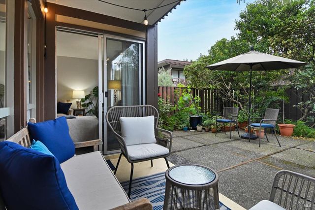 60 Surrey Ln, San Rafael, CA 94903