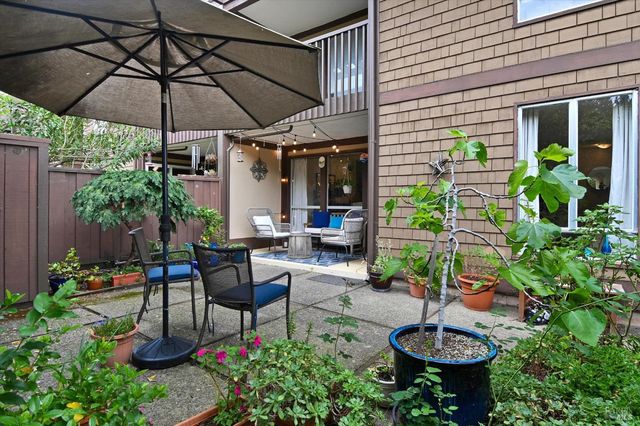 60 Surrey Ln, San Rafael, CA 94903