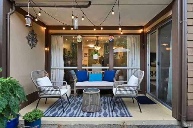 60 Surrey Ln, San Rafael, CA 94903