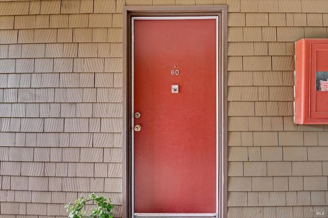 60 Surrey Ln, San Rafael, CA 94903