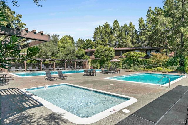 60 Surrey Ln, San Rafael, CA 94903