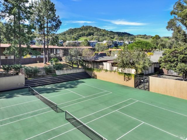 60 Surrey Ln, San Rafael, CA 94903