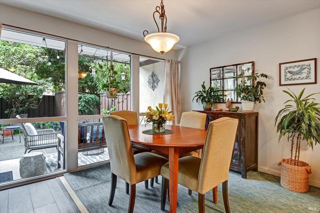 60 Surrey Ln, San Rafael, CA 94903