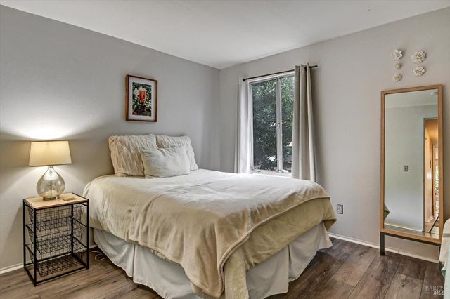 60 Surrey Ln, San Rafael, CA 94903