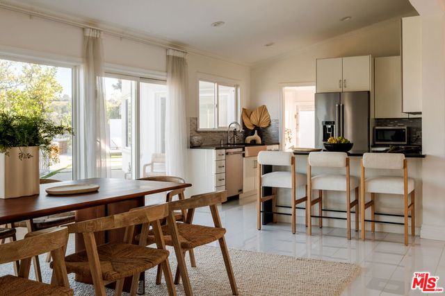 14652 Deervale Place, Sherman Oaks, CA 91403