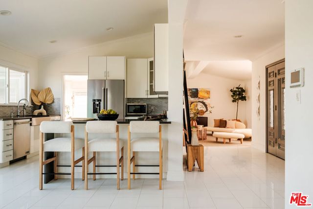 14652 Deervale Place, Sherman Oaks, CA 91403