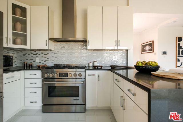 14652 Deervale Place, Sherman Oaks, CA 91403