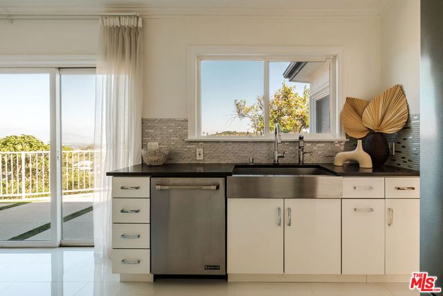 14652 Deervale Place, Sherman Oaks, CA 91403