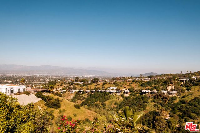 14652 Deervale Place, Sherman Oaks, CA 91403