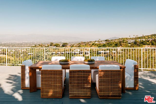 14652 Deervale Place, Sherman Oaks, CA 91403