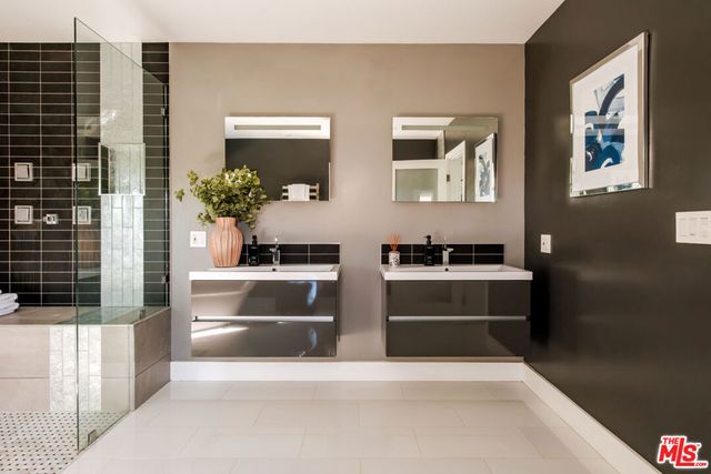 14652 Deervale Place, Sherman Oaks, CA 91403