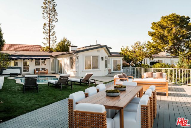 14652 Deervale Place, Sherman Oaks, CA 91403