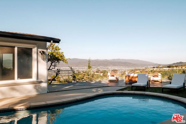 14652 Deervale Place, Sherman Oaks, CA 91403