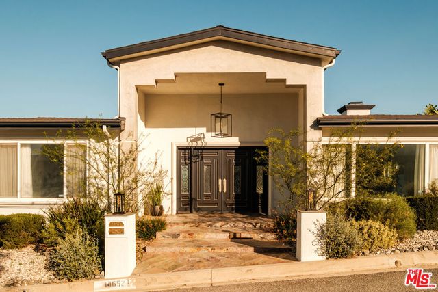 14652 Deervale Place, Sherman Oaks, CA 91403