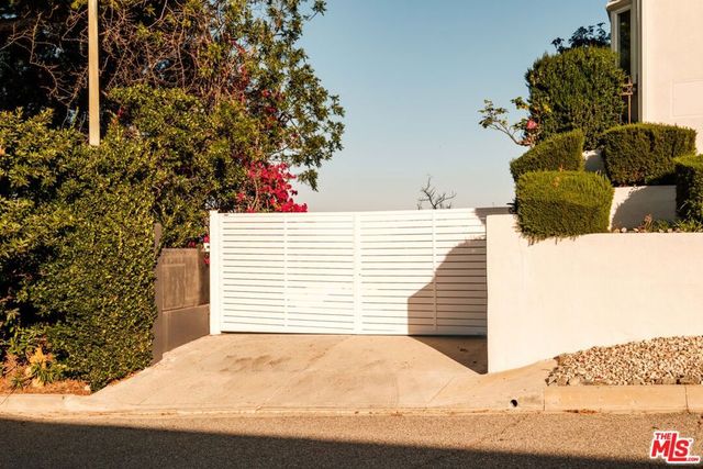 14652 Deervale Place, Sherman Oaks, CA 91403