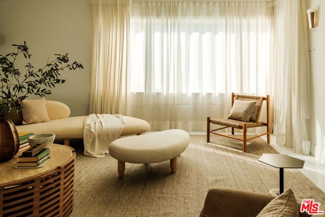 14652 Deervale Place, Sherman Oaks, CA 91403