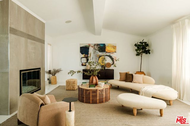 14652 Deervale Place, Sherman Oaks, CA 91403