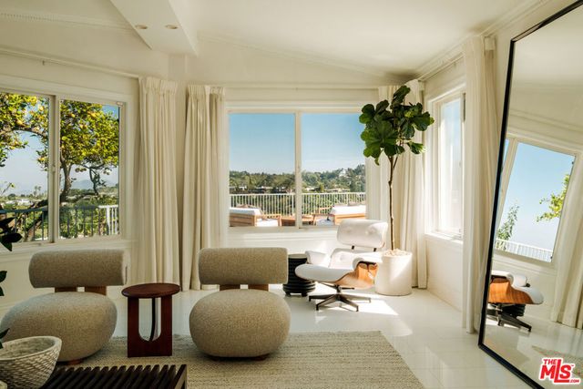 14652 Deervale Place, Sherman Oaks, CA 91403