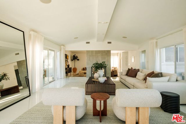 14652 Deervale Place, Sherman Oaks, CA 91403