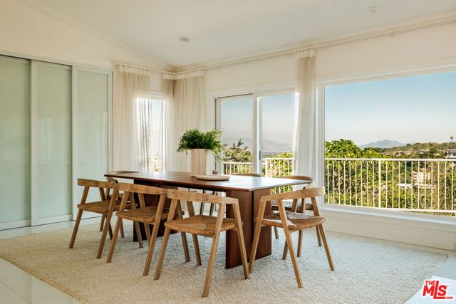 14652 Deervale Place, Sherman Oaks, CA 91403