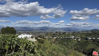 14652 Deervale Place, Sherman Oaks, CA 91403