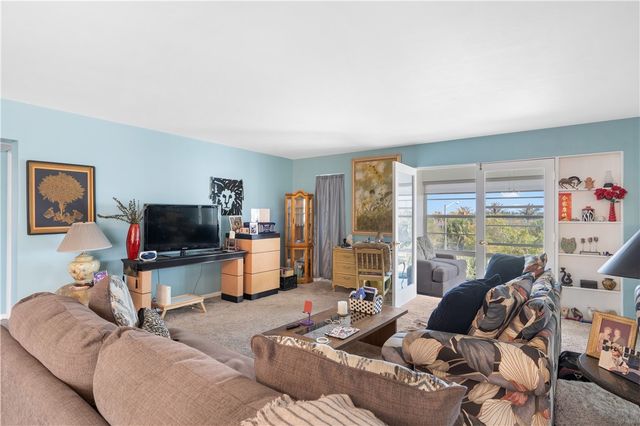 2333 Indian River Boulevard 401, Vero Beach, FL 32960