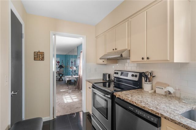 2333 Indian River Boulevard 401, Vero Beach, FL 32960