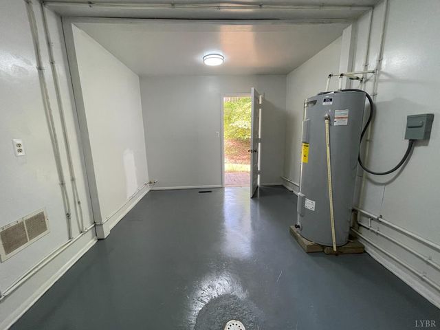 205 Forestview Circle, Bedford, VA 24523