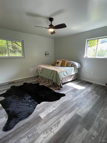 205 Forestview Circle, Bedford, VA 24523