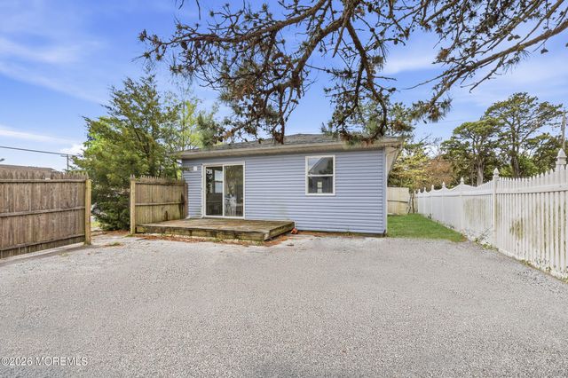 201 6th Street, Barnegat, NJ 08005