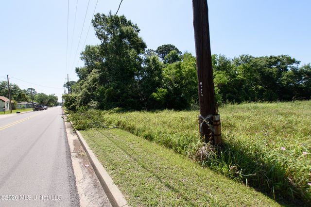 E Krebs Avenue, Pascagoula, MS 39567