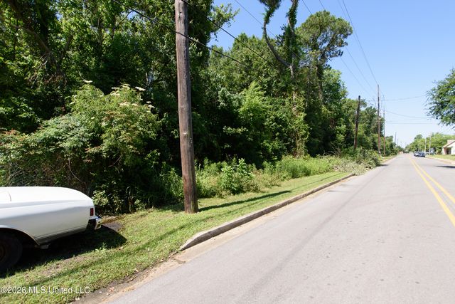 E Krebs Avenue, Pascagoula, MS 39567