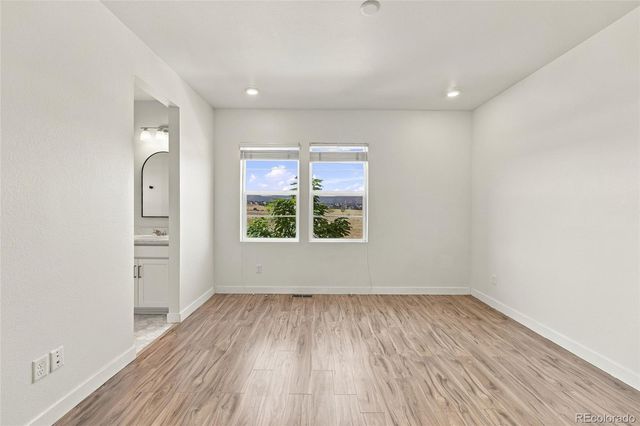 8806 Fraser River Loop, Littleton, CO 80125