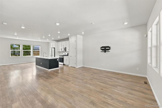 8806 Fraser River Loop, Littleton, CO 80125
