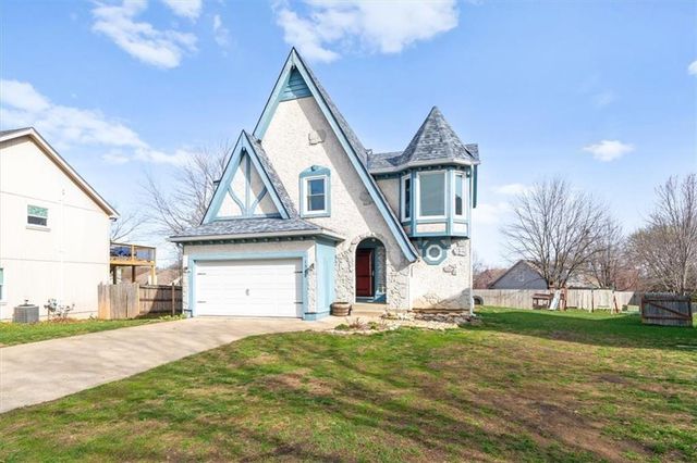 1528 W Romany Court, Olathe, KS 66061