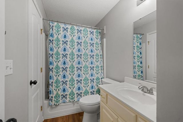 1528 W Romany Court, Olathe, KS 66061