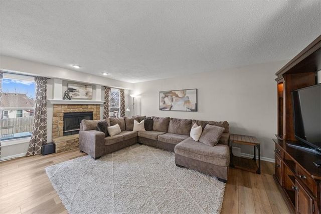 1528 W Romany Court, Olathe, KS 66061