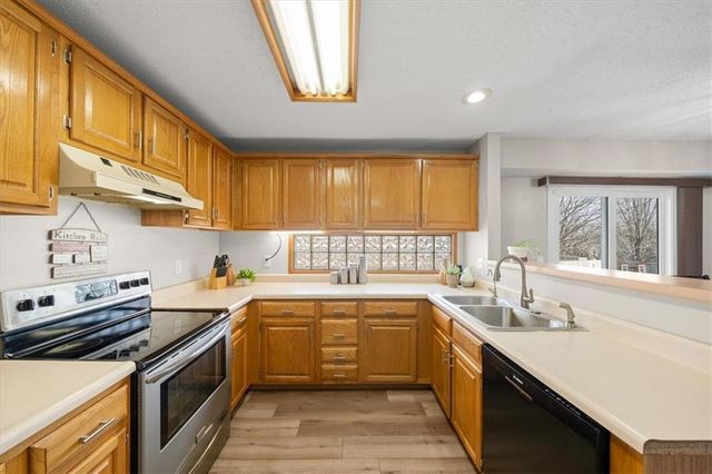 1528 W Romany Court, Olathe, KS 66061