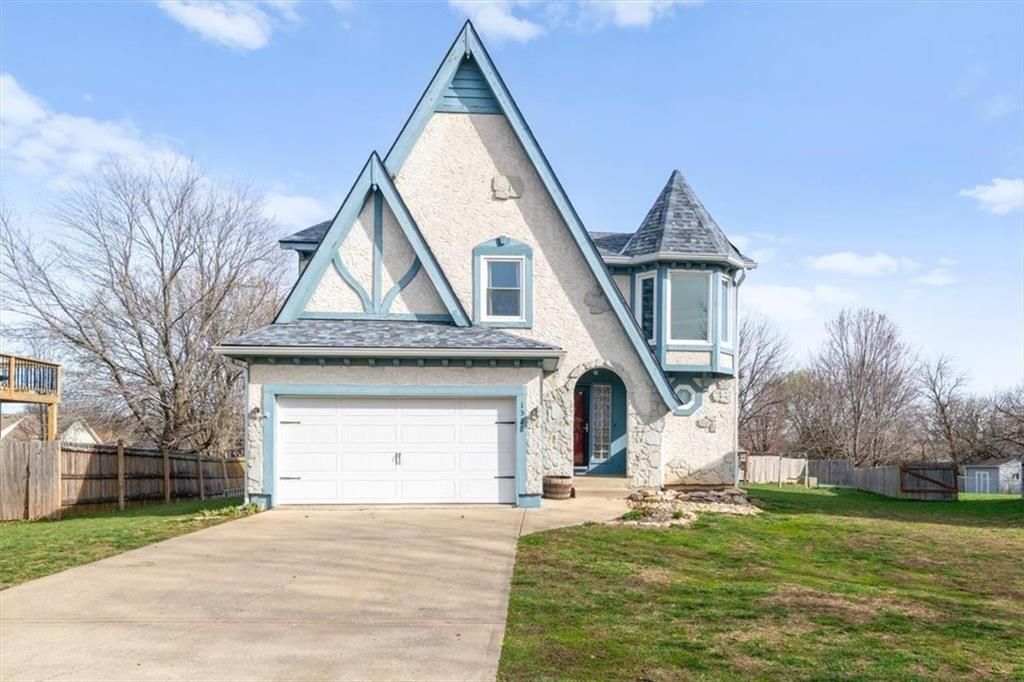 1528 W Romany Court, Olathe, KS 66061