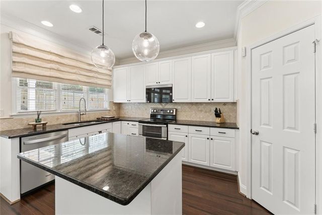 5607 Vinings Retreat Pass SW, Mableton, GA 30126
