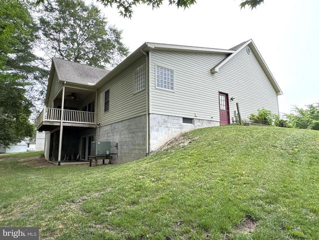 130 MEADOW DR, Seaford, DE 19973