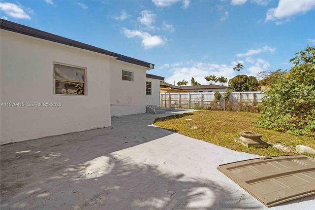 1721 NW 51st St, Miami, FL 33142