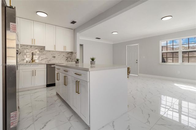 1721 NW 51st St, Miami, FL 33142