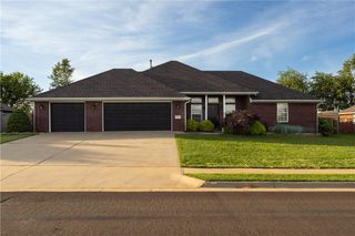 704 Hankins Avenue, Lowell, AR 72745